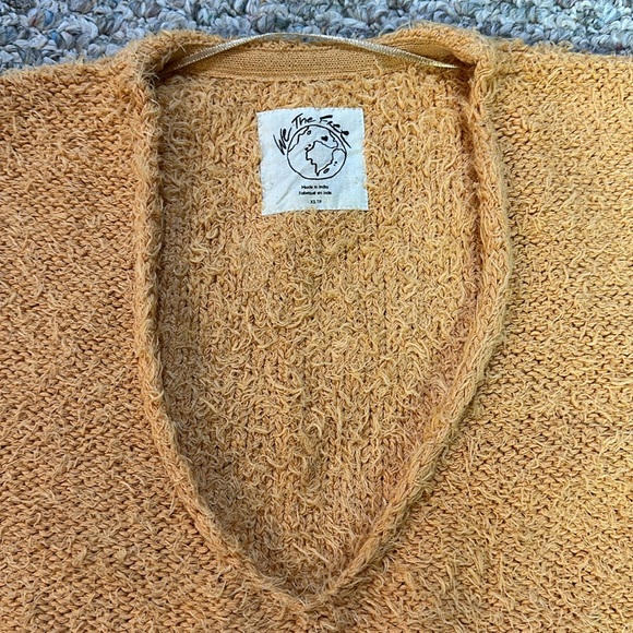 Free People We The Free Theo V-Neck Fuzzy Sweater - Picture 5 of 6